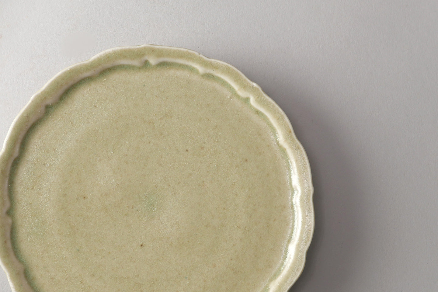 青瓷八稜五寸皿 – TOKITOIRO onlineshop