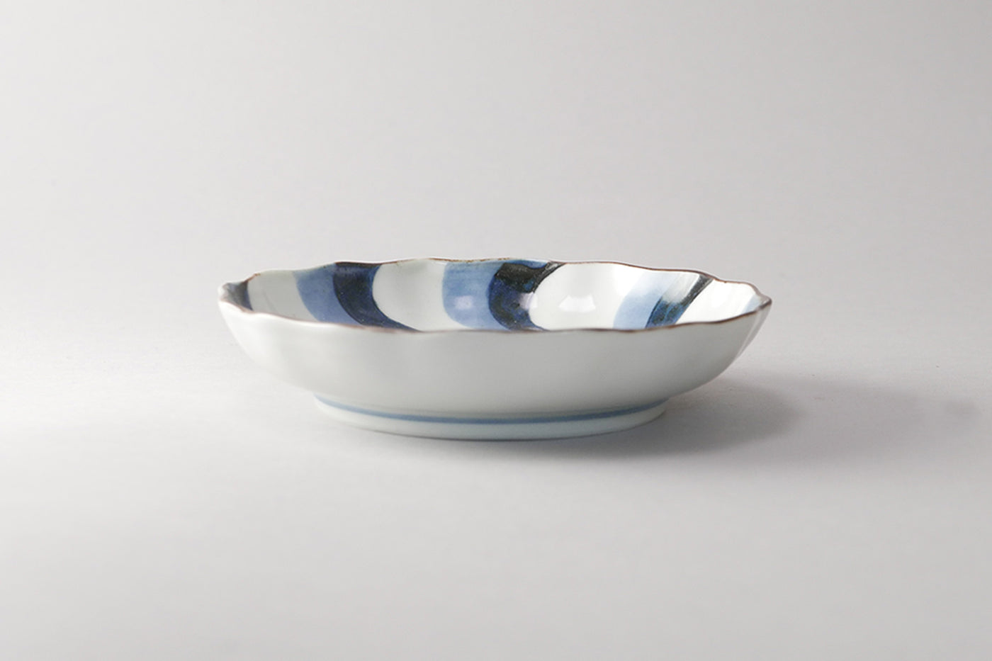 寿字捻花文 輪花皿(中) – TOKITOIRO onlineshop