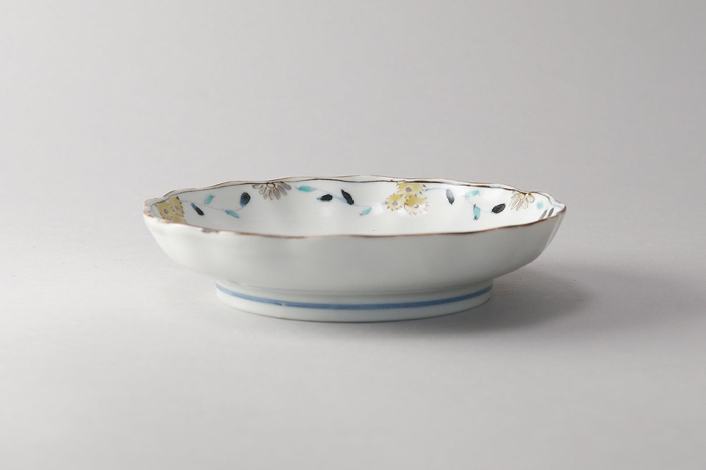 色絵花唐草 輪花皿(中) – TOKITOIRO onlineshop