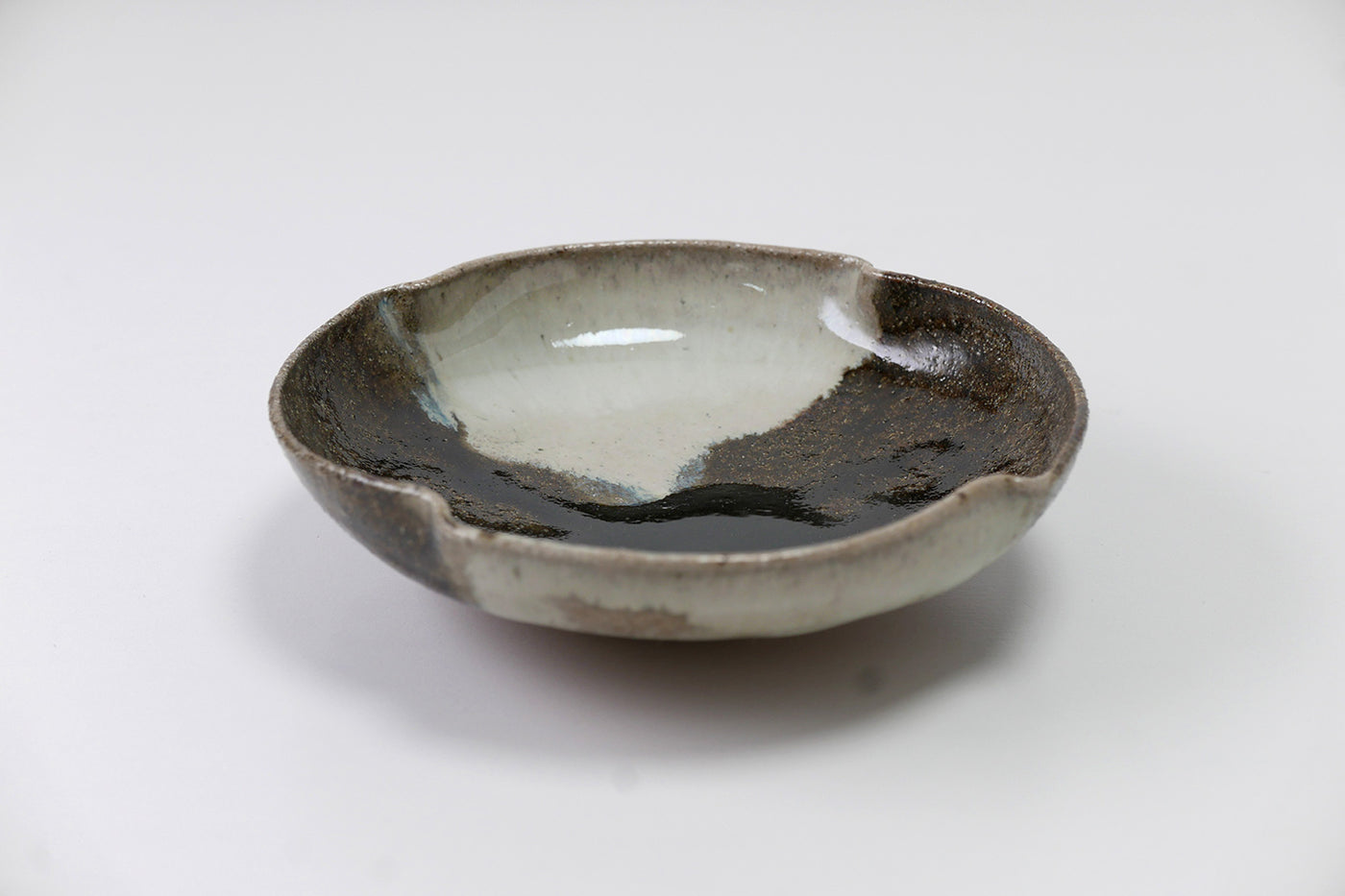 唐津焼き、角型掛花生け 横田翔太郎 | 染付十角皿 花唐草紋 - コハルアン