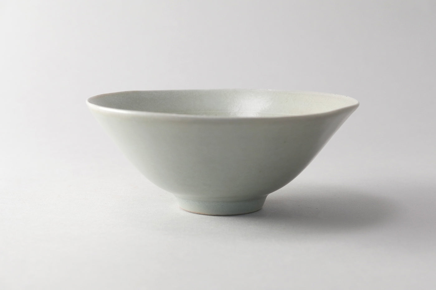青瓷印花小服茶碗 – TOKITOIRO onlineshop